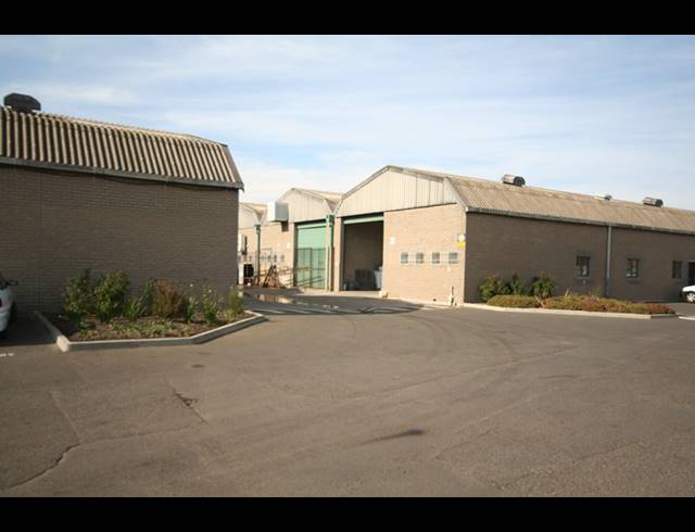 300M² WAREHOUSE TO LET IN EPPING INDUSTRIAL